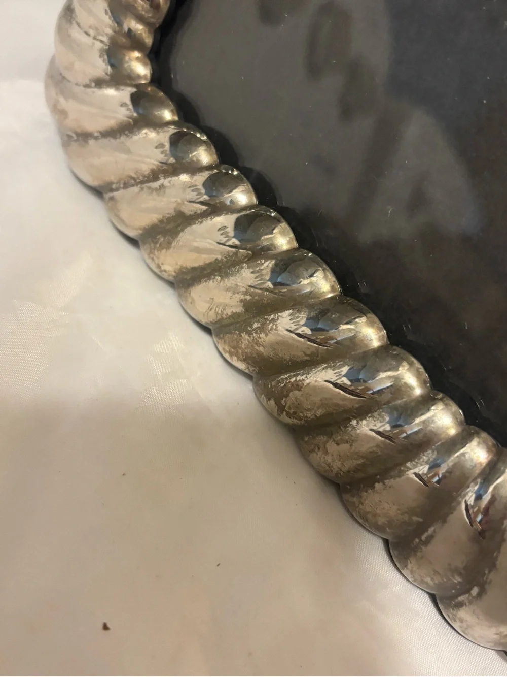 Silver Toned Wavy -Edge Photo Frame